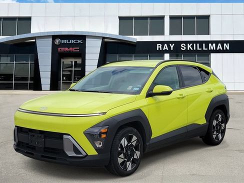 Used 2025 Hyundai Kona SEL FWD image 3