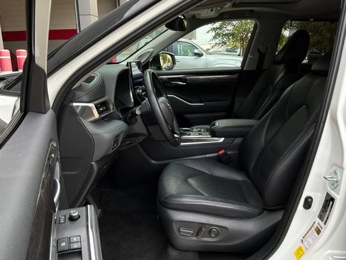 Used 2023 Toyota Highlander Limited AWD/4WD image 12