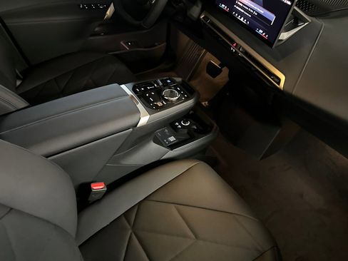 Used 2026 BMW iX xDrive45 image 27