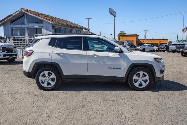 Used 2019 Jeep Compass Latitude FWD image 3
