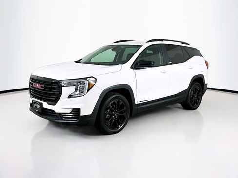 Used 2022 GMC Terrain SLE w/ Driver Convenience Package image 3