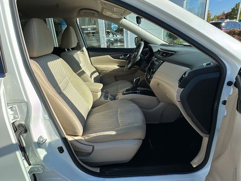 Used 2020 Nissan Rogue SV w/ Premium Package image 23