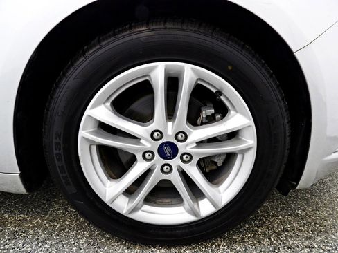 Used 2018 Ford Fusion SE image 21