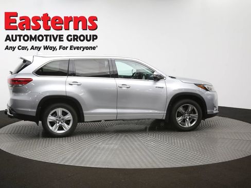 Used 2019 Toyota Highlander Limited w/ Carpet Mat Package (TMS) AWD/4WD image 50