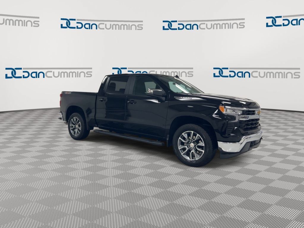Used 2026 Chevrolet Silverado 1500 LT AWD/4WD image 2