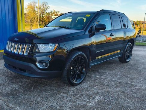 Used 2015 Jeep Compass High Altitude image 2