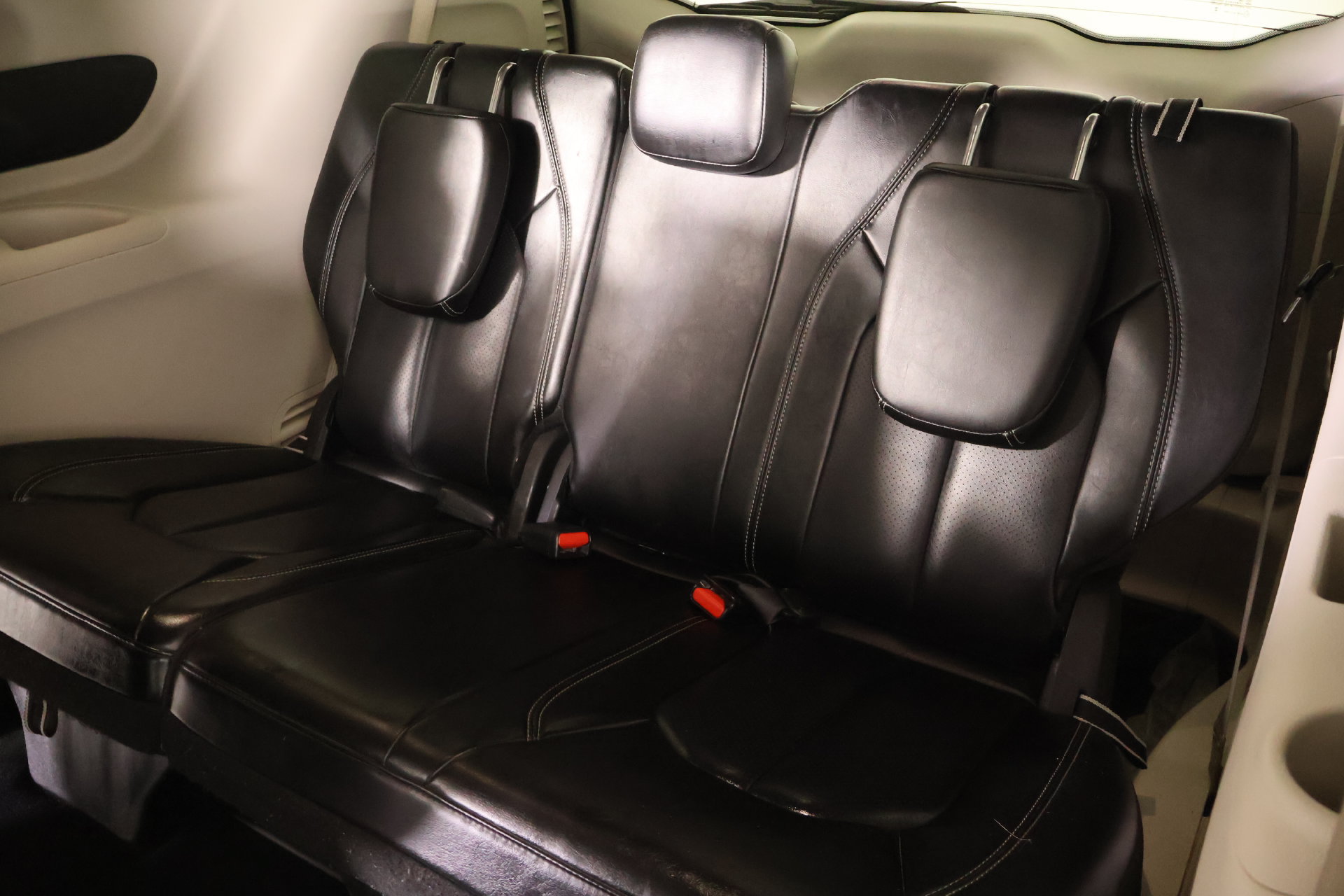 Used 2023 Chrysler Pacifica Touring-L FWD image 13