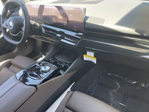 New 2025 BMW 530i image 12