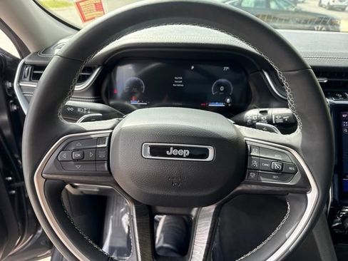 Used 2023 Jeep Grand Cherokee Limited w/ Luxury Tech Group II RWD image 11