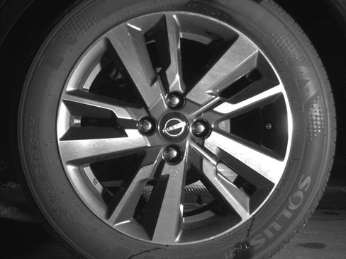 Used 2025 Nissan Versa SV FWD image 14