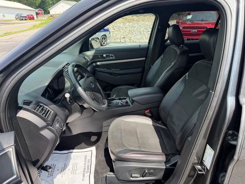 Used 2018 Ford Explorer XLT w/ Equipment Group 202A AWD/4WD image 10
