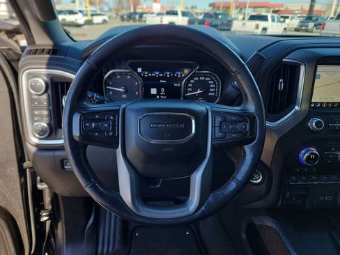 Used 2022 GMC Sierra 2500 Denali w/ Denali Black Diamond Edition AWD/4WD image 15