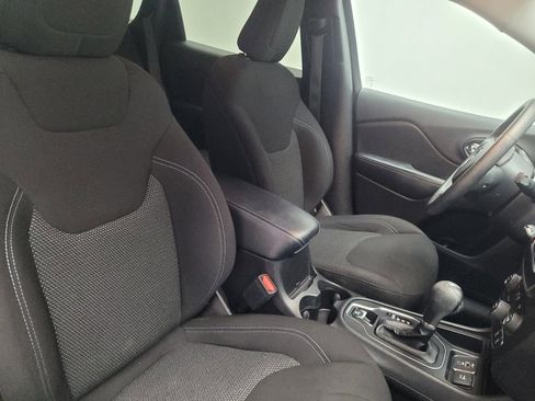 Used 2019 Jeep Cherokee Latitude w/ Popular Appearance Group image 21