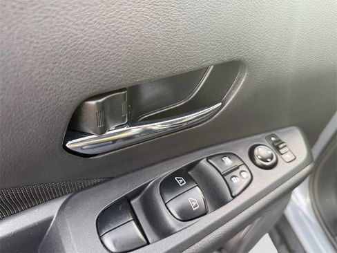 Used 2023 Nissan Kicks SV image 11