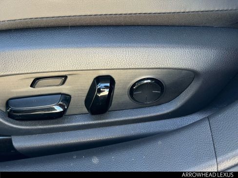 Used 2025 Lexus ES 300h w/ Luxury Package image 18