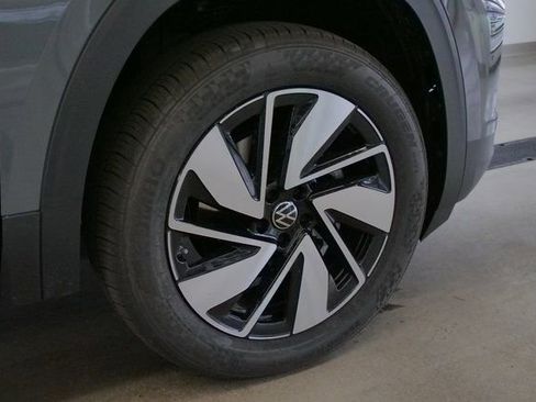 New 2026 Volkswagen Atlas SE image 8