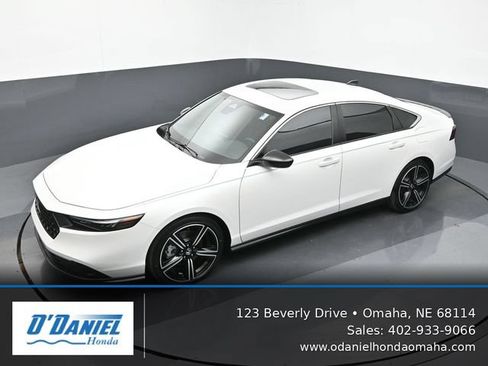 Used 2025 Honda Accord Sport image 16