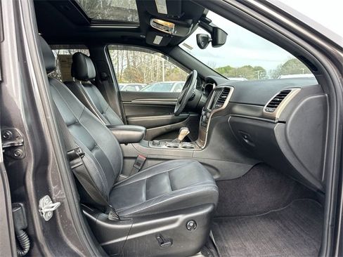 Used 2017 Jeep Grand Cherokee Limited w/ Trailer Tow Group IV image 30