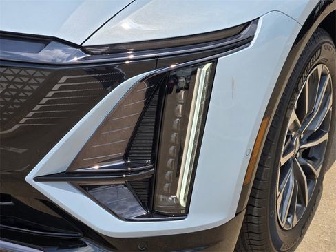 New 2025 Cadillac Lyriq Sport image 10