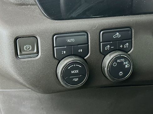Used 2023 Chevrolet Silverado 1500 LT AWD/4WD image 16