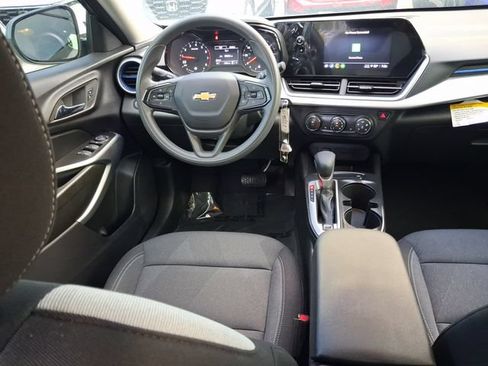 Used 2026 Chevrolet Trax LS w/ LS Convenience Package FWD image 8