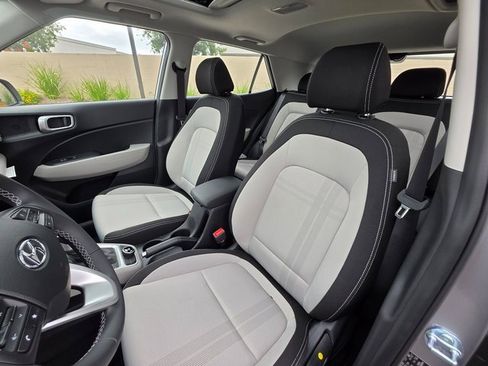 New 2025 Hyundai Venue SEL image 16