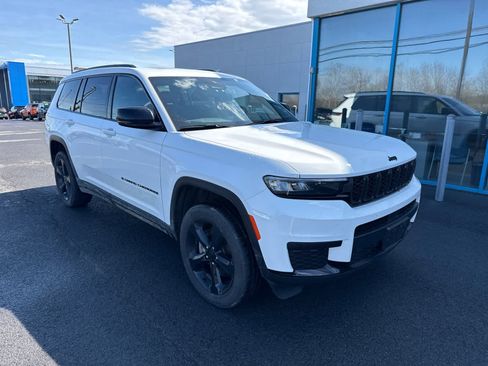 Used 2024 Jeep Grand Cherokee L Altitude image 2