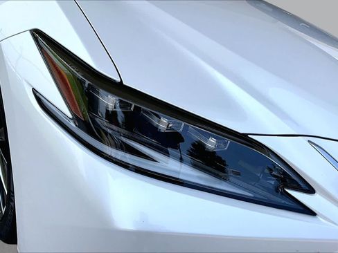 Used 2024 Lexus ES 300h Ultra Luxury w/ Accessory Package (Z2) FWD image 25