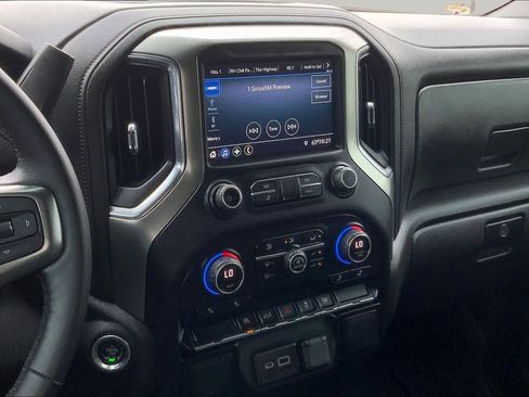 Used 2022 Chevrolet Silverado 1500 LT RWD image 6