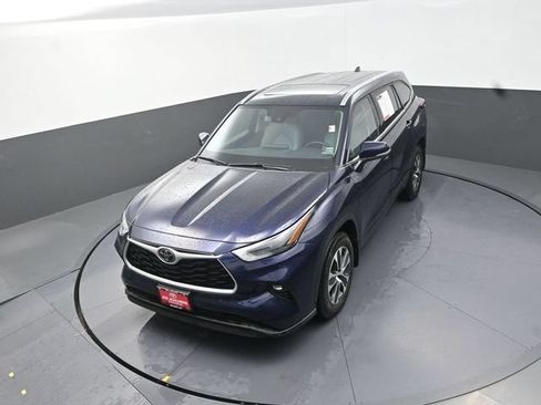Used 2022 Toyota Highlander XLE w/ Protection Package #3 (TMS) AWD/4WD image 25