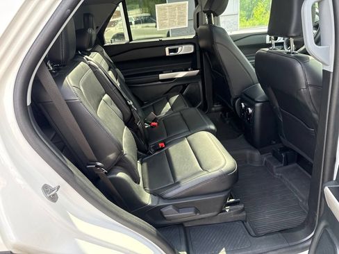 Used 2024 Ford Explorer Limited w/ Limited Technology Package AWD/4WD image 28