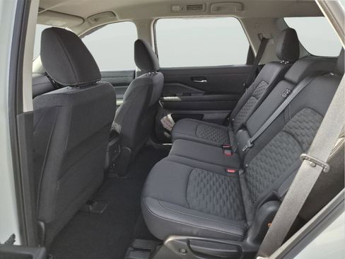 Used 2022 Nissan Pathfinder SV image 12