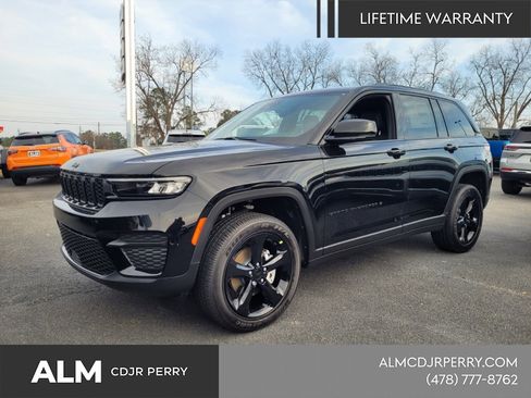 New 2025 Jeep Grand Cherokee Altitude image 1