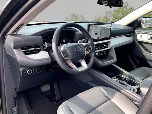 New 2026 Ford Explorer Active w/ Active Comfort Package image 6