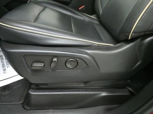 Used 2021 GMC Yukon SLT w/ SLT Luxury Package image 17