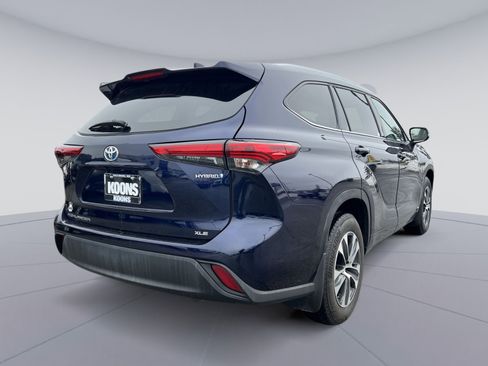 Used 2021 Toyota Highlander XLE image 7