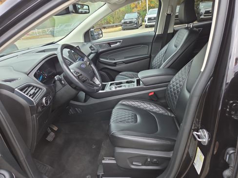 Used 2024 Ford Edge Titanium image 5