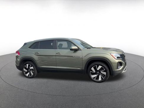 Used 2026 Volkswagen Atlas Cross Sport SE AWD/4WD image 2