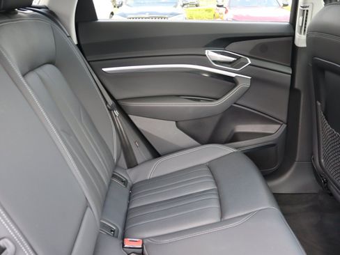 Used 2021 Audi e-tron Premium Plus w/ Premium Plus Package AWD/4WD image 15