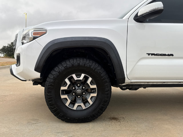 Used 2017 Toyota Tacoma TRD Off-Road AWD/4WD image 5