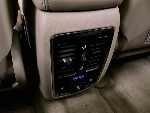 Used 2018 Jeep Grand Cherokee Overland AWD/4WD image 33