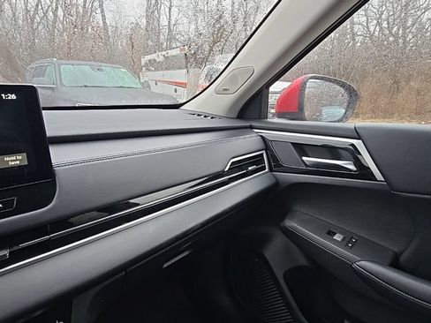 Used 2025 Mitsubishi Outlander SE image 24