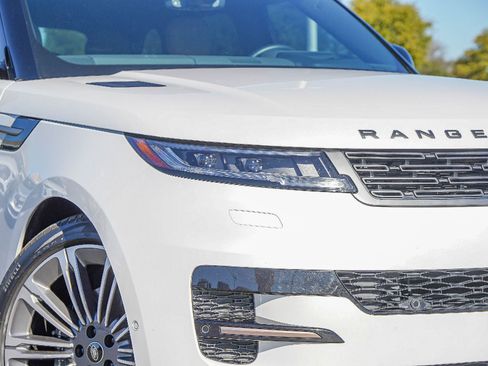 Used 2024 Land Rover Range Rover Sport Dynamic SE image 2