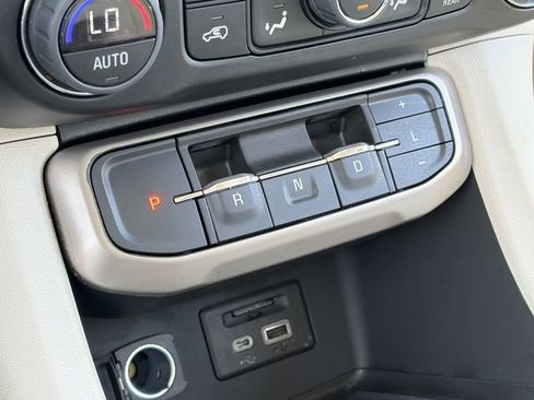 Used 2023 GMC Acadia Denali w/ Denali Ultimate Package AWD/4WD image 30