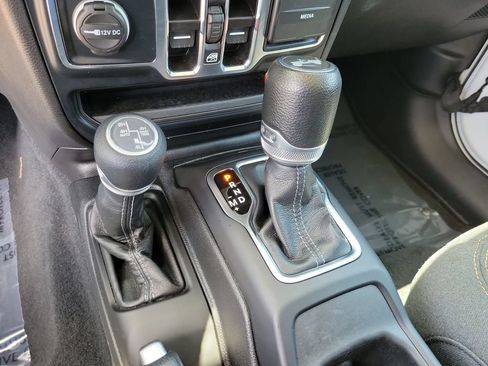 Used 2024 Jeep Wrangler Unlimited AWD/4WD image 29