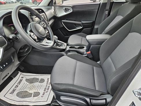 Used 2024 Kia Soul LX w/ Option Group 015 image 7