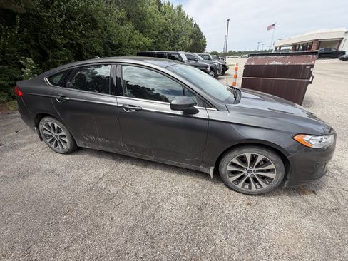 Used 2020 Ford Fusion SE AWD/4WD image 3