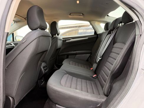 Used 2020 Ford Fusion SE FWD image 15