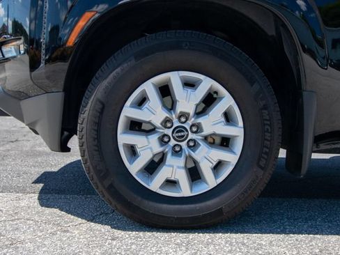 Used 2024 Nissan Frontier SV w/ SV Convenience Package RWD image 4