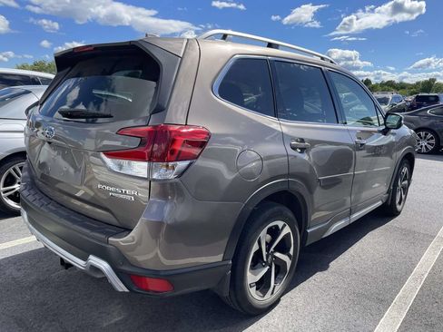 Used 2022 Subaru Forester Touring AWD/4WD image 4